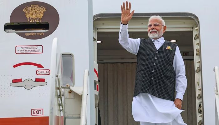 tv13gujarati's tweet photo. PM મોદી 23 જુલાઈએ બ્રિટનની લેશે મુલાકાત, માલદીવની પણ કરશે યાત્રા
#BritainVisit #tv13gujarati #FreeTradeAgreement #Maldivesvisit #IndiaUKtradedeal #PMModi
https://t.co/ahTzNufTw3 https://t.co/YSRUsS84r4