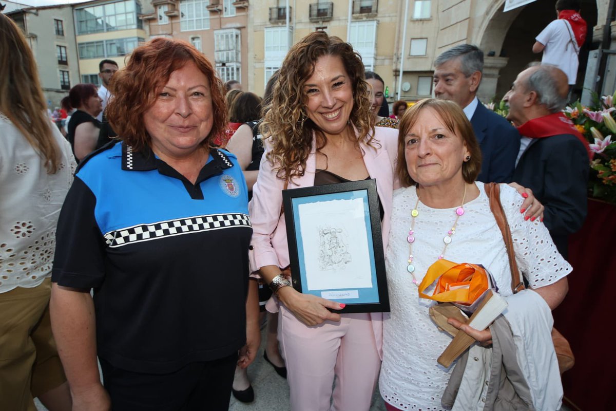 Hay momentos en política muy especiales en el que recibes el cariño de la gente. Muchas gracias a <a href="/Agua0Fresnedo/">Agua0Fresnedo 🌾</a>, en especial a Itziar y a Ana, la autora de esta preciosa obra. Muchas gracias por el regalo y vuestras palabras. Nos vemos en Fresnedo! Un abrazo.