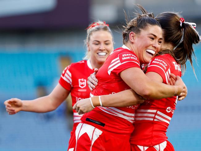 The Bulldogs undefeated run to start their inaugural NRLW campaign has come to an end, as the Dragons claimed victory with the final play of the game 🤯

NRLW LATEST 👉 bit.ly/4lyA2kH