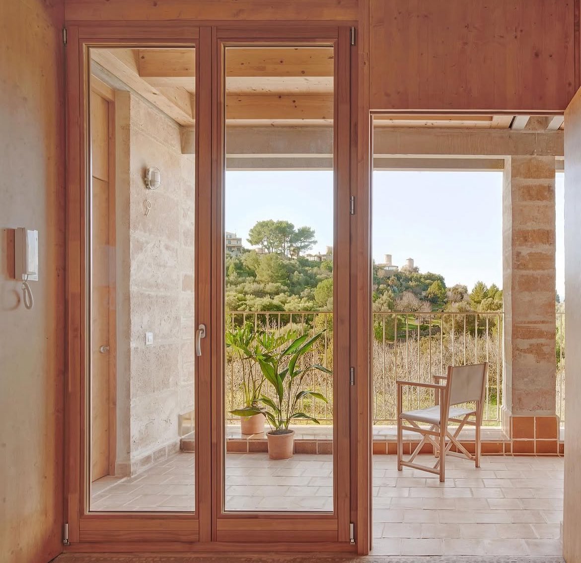 SustainableTall's tweet image. 9 social housing apartments in Mallorca
Recessed balconies with adjustable shade, lots of natural materials, access to natural light and ventilation
By Estruch Martorell, Estudio E. Torres Pujol + Ripon Tizon