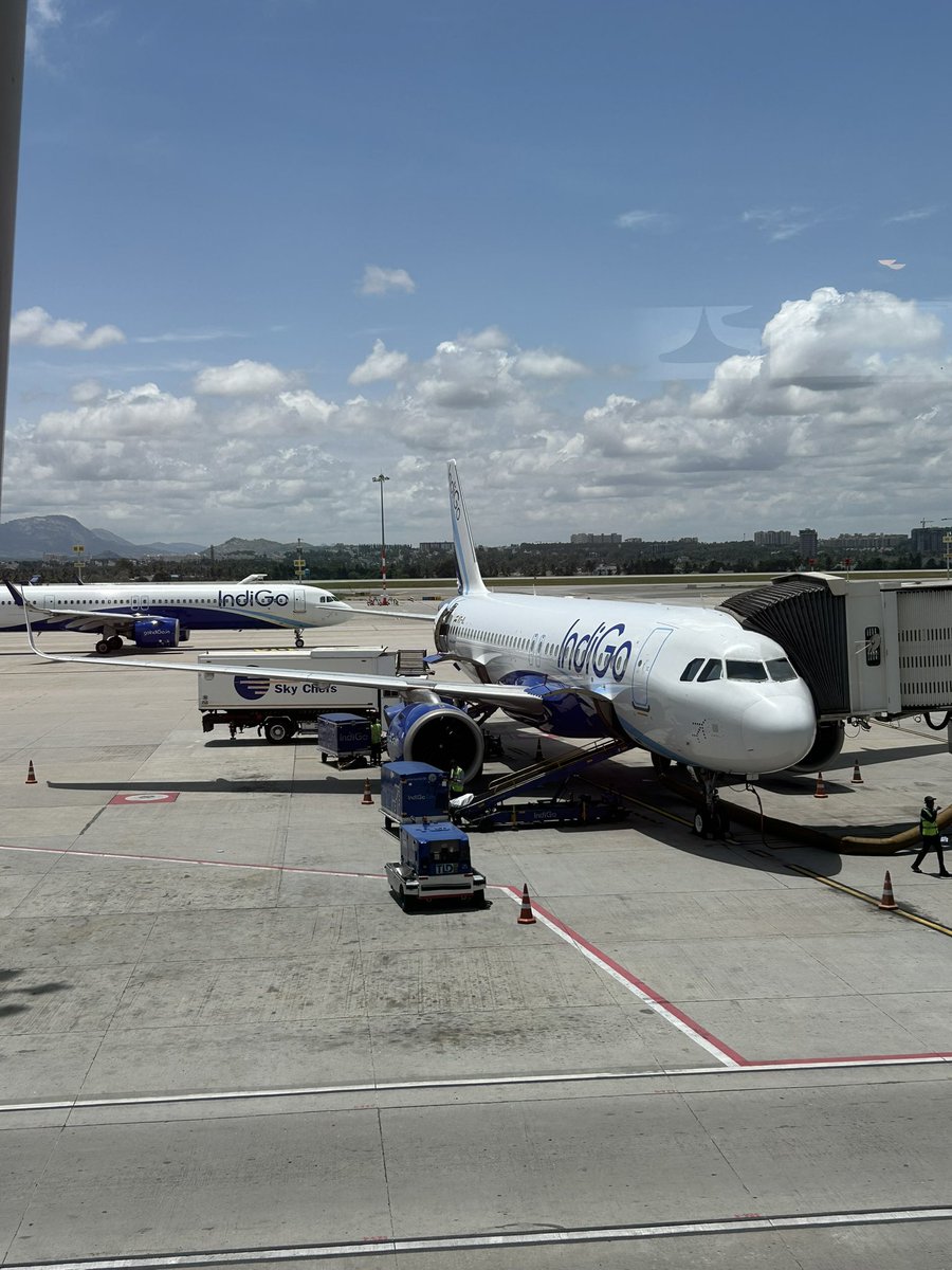 Adityab_77's tweet image. VICTOR TANGO-INDIA INDIA LIMA(VT-IIL🇮🇳, A320neo) of @IndiGo6E a couple of days ago from BLR-IXE😁.