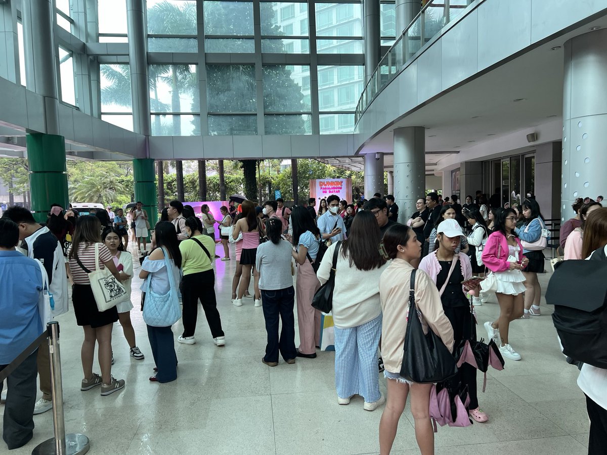dunkinph's tweet image. Byeon Wooseok fans showed up loud, proud, and ready to cheer at Dunkin’ 𝐃𝐀𝐘𝐃𝐑𝐄𝐀𝐌𝐈𝐍’ Fan Meet! 🩷 #𝐃unkinPH_𝐃aydreamin #ByeonWooseok_DunkinPH