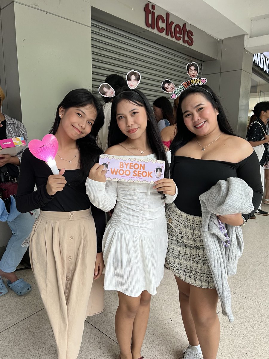 dunkinph's tweet image. Byeon Wooseok fans showed up loud, proud, and ready to cheer at Dunkin’ 𝐃𝐀𝐘𝐃𝐑𝐄𝐀𝐌𝐈𝐍’ Fan Meet! 🩷 #𝐃unkinPH_𝐃aydreamin #ByeonWooseok_DunkinPH