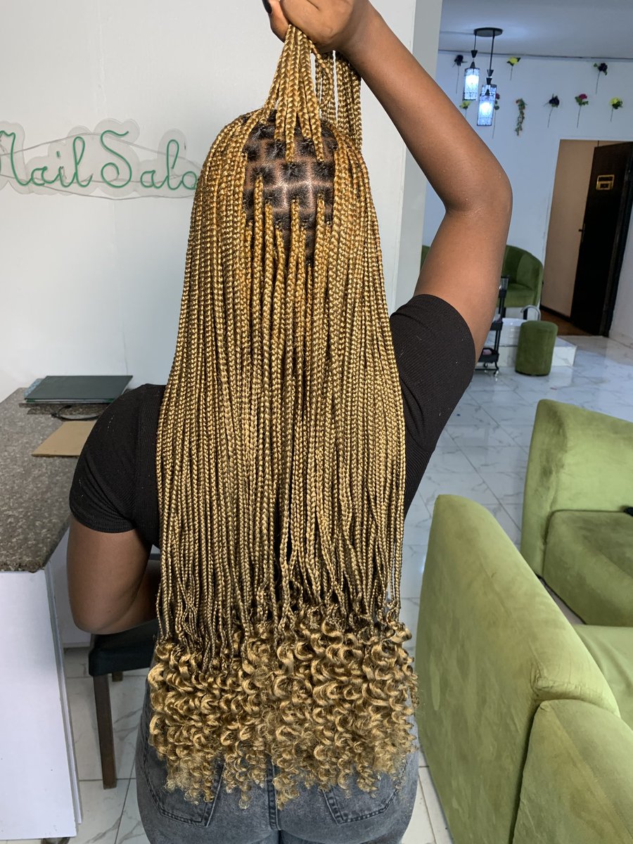 adet0lani's tweet photo. Good morning, please make my business go viral today 

My name is Tolani, I’m a hairstylist, colorist and loctician. I shuffle Lagos and Ibadan for business. 
I’m currently taking Lagos appointments from next weekend 26th July -10th august

I also make braids for as low as 12k 🫶🏾 https://t.co/YugncwGQuE