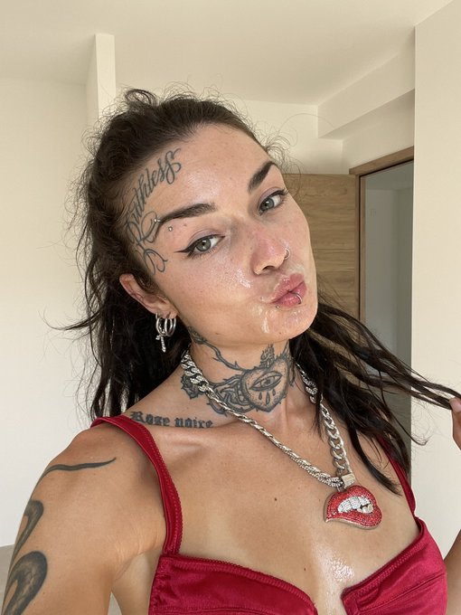 Watch Snow 🐍's leaked NSFW photo on TwXstars