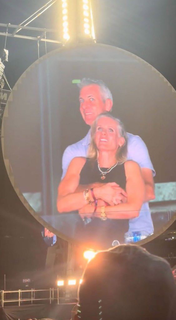 Nothing like a Kiss Cam to remind you… oral care is not optional.

#Coldplay #ORACURA #Smiles