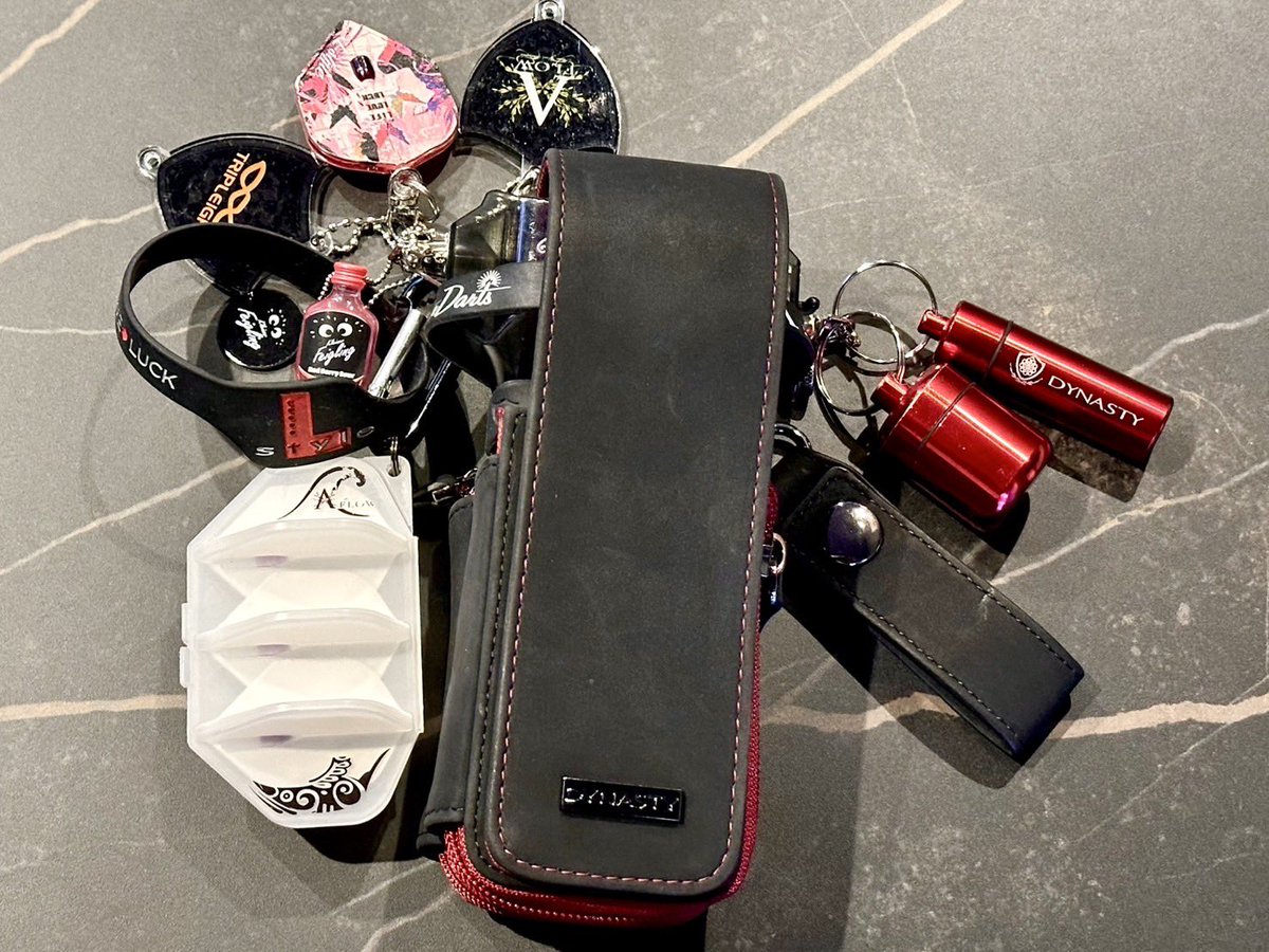 【今日JAPAN会場におられた方へ】

選手席の私が座ってたところにダーツケースを置いたまま審判に行ったんですが、戻ったらケースがなくなってました。

ちなみに、ダーツのカード3枚置いてた上にダーツケースを重ねて置いててケースだけ紛失してます。ダーツも入っています。