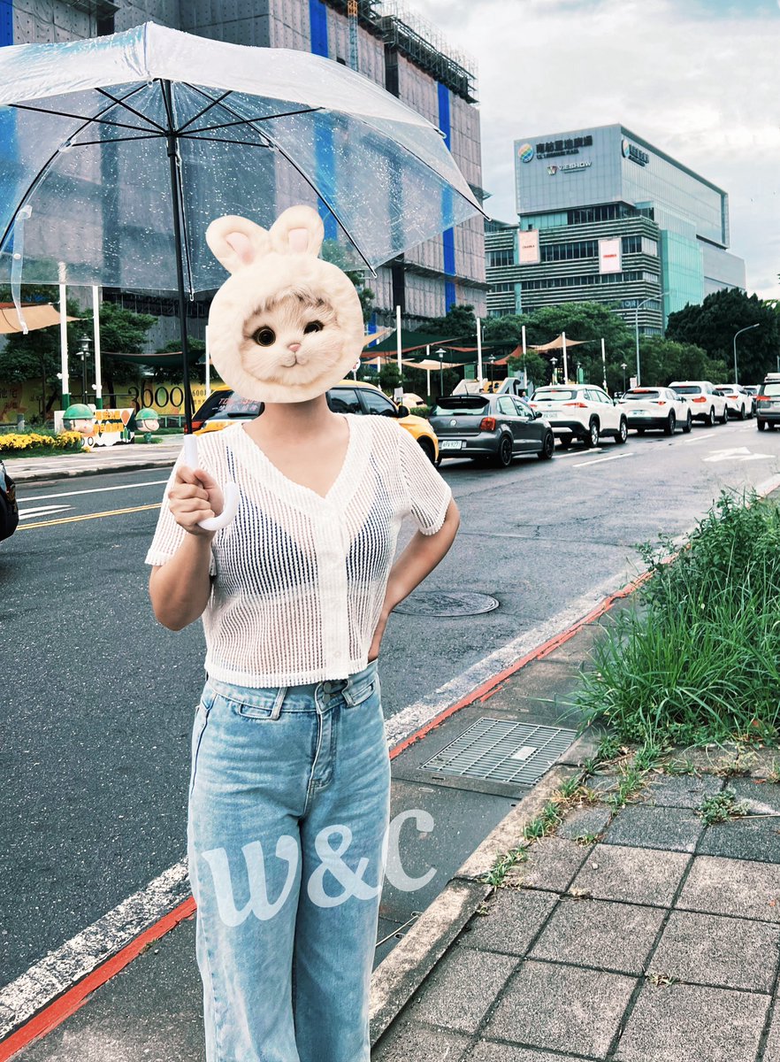 大熱天逛百貨公司
大雨天也逛百貨公司
好像想不到還有哪裡可以去了😂

穿這樣逛被推友認出來的話
會被直接拖走嗎🫣

#OOTD