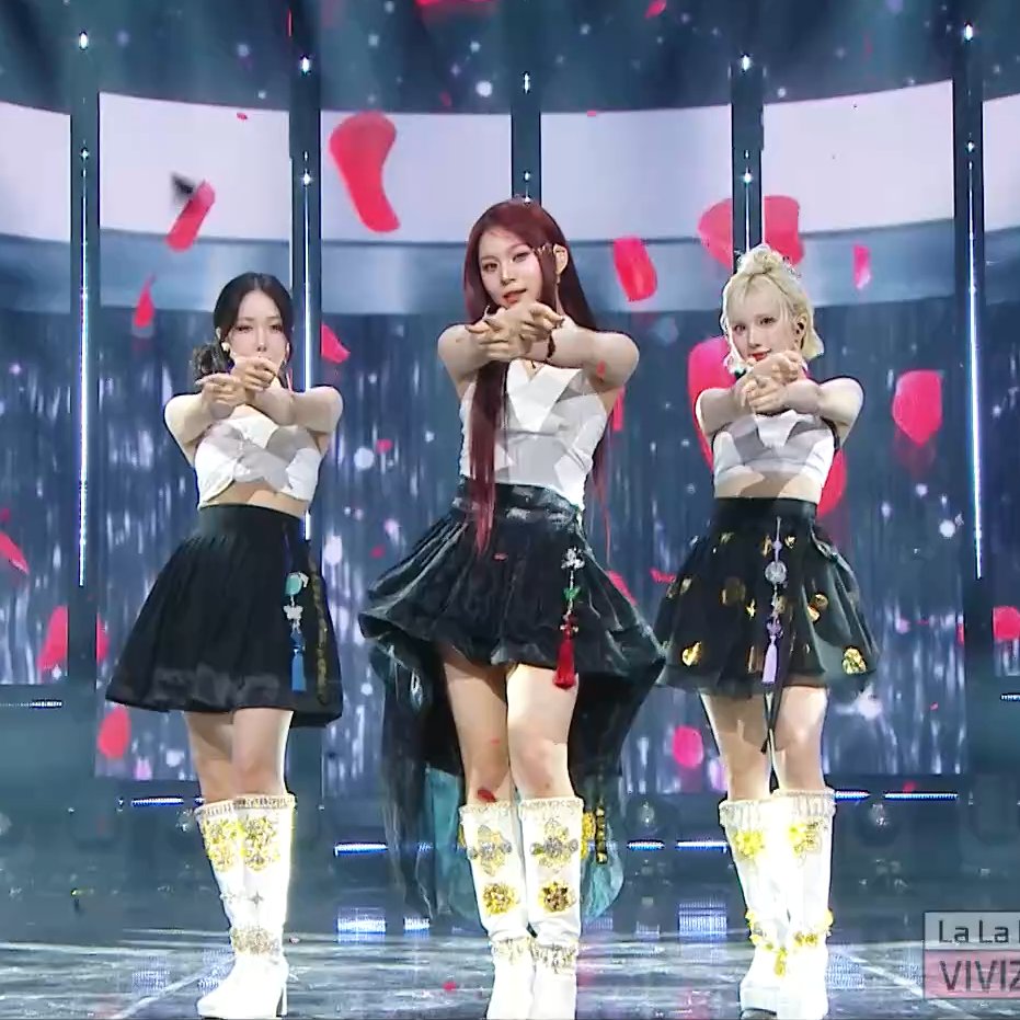 상징색 노리개 보고 앙. 이라고 함