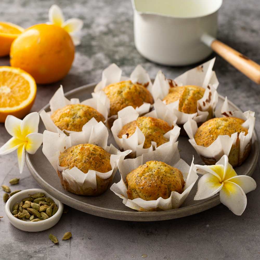 inapaarman's tweet image. 𝗢𝗿𝗮𝗻𝗴𝗲 &amp;amp; 𝗣𝗼𝗽𝗽𝘆 𝗦𝗲𝗲𝗱 𝗠𝘂𝗳𝗳𝗶𝗻𝘀 𝘄𝗶𝘁𝗵 𝗖𝗮𝗿𝗱𝗮𝗺𝗼𝗺 𝗦𝘆𝗿𝘂𝗽

Here's the recipe:  bit.ly/4ldXFz4

#WeekendBaking #PoppySeedMuffins #WinterBaking #InaPaarmansKitchen #ItStartsAtHome