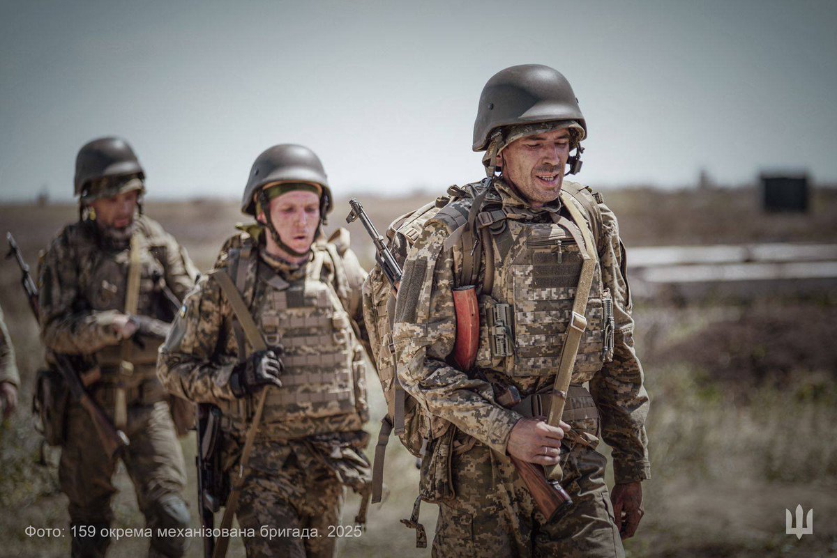 Militarylandnet's tweet image. Soldiers of the Ukrainian 159th Mechanized Brigade during training in the southern Ukraine. #UkrainianArmy