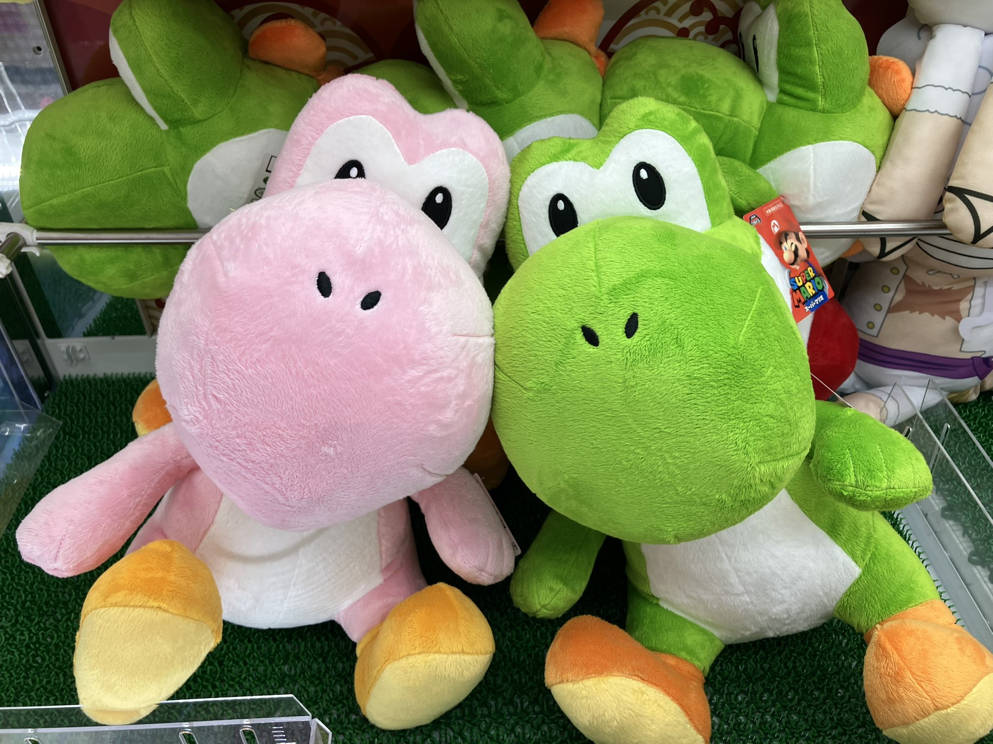 ぬいぐるみ バラ売り可　ヨッシー　クレしん　ポケモン　ディズニー　たべっ子 いっぱいりんご持ってるなあ🍏 一緒に分けて食べようね