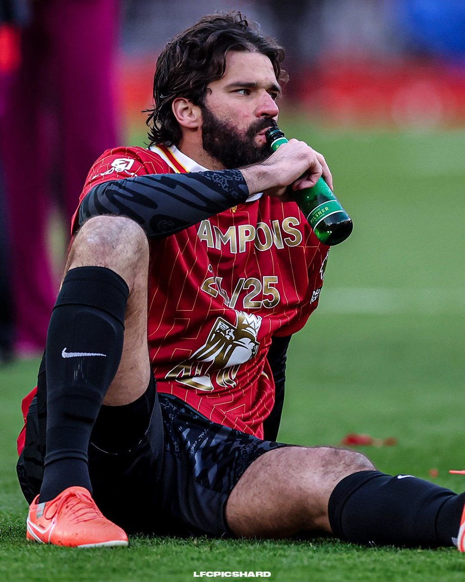 Lfc_samie's tweet image. 7 years of saving our ass, 7 years of keeping our hopes alive ❤️. One of the best goalkeeper I’ve ever seen 🇧🇷