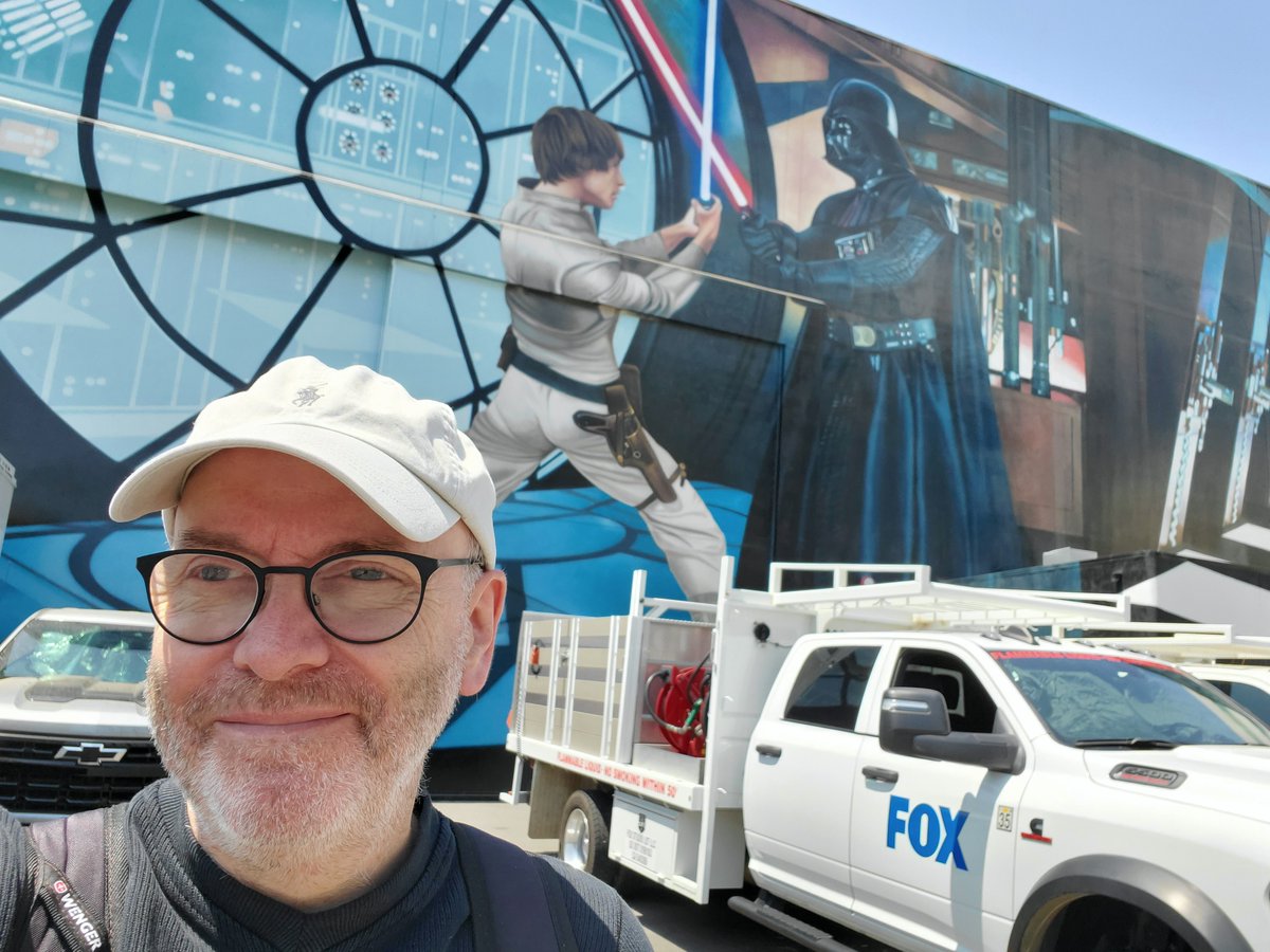 kershed's tweet image. Spent the day researching at Fox Studios and finished early so had a lovely walk around. Found a Star Wars mural on the side of Stage 21, where Land of the Giants, Planet of the Apes, Predator 2 and many others were filmed.