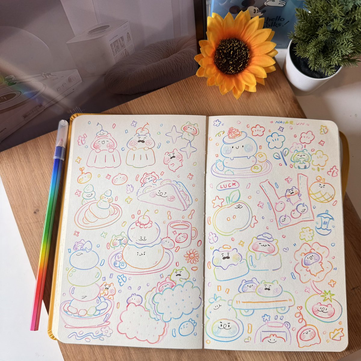 สวัสดีวันหยุดงับบบ ไม่ค่อยได้ลงงานในนี้เลย ลืมถ่ายรูป 😅✨แต่ตอนนี้ผมกลับมาแน้ววว ⭐️ #sketchbooknaiarun