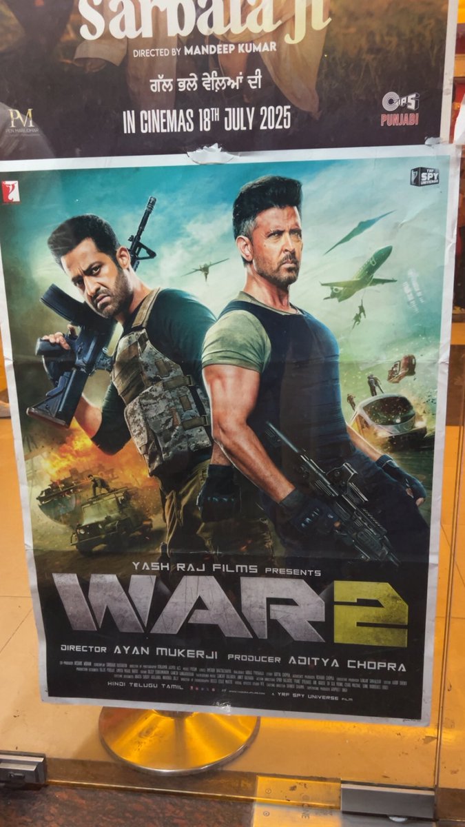FilmyNaved's tweet image. Last night, went to watch #Saiyaara in a housefull show and audience were crazy for #War2, they were clicking pictures with posters of War 2 and were talking about the release date while remembering War (2019).💥
The hype is real @yrf🤞🏻🧨
#HrithikRoshan #JrNTR #YRFSpyUniverse