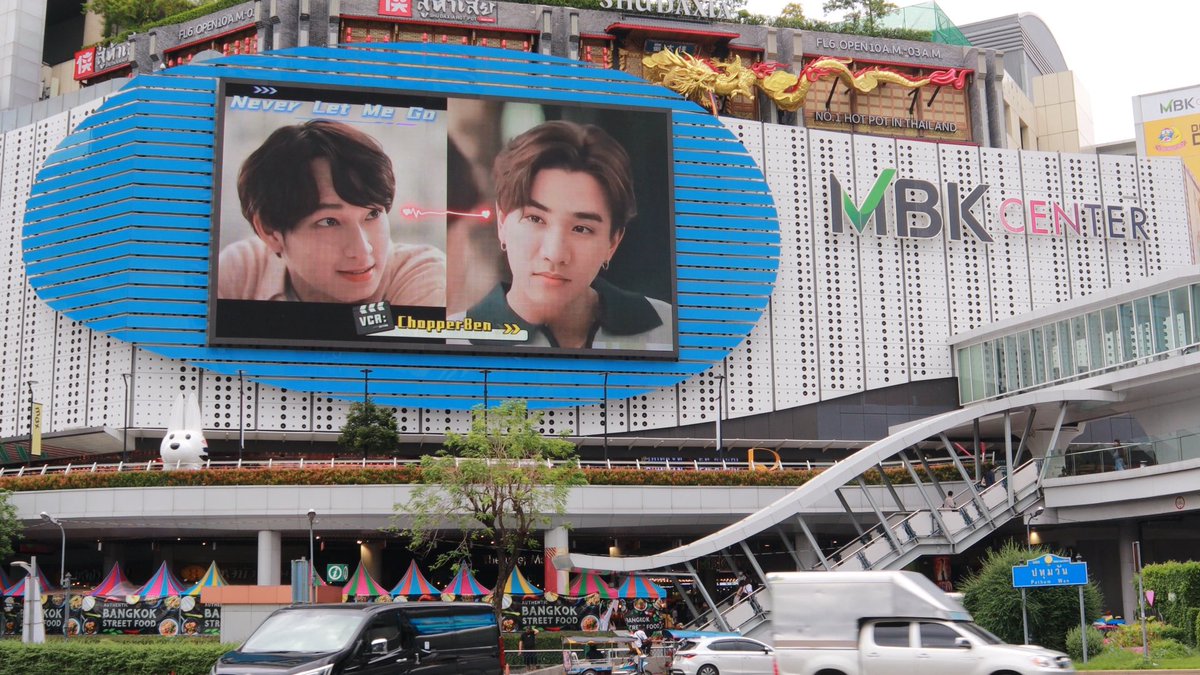 Fifi_cimi's tweet photo. Round 3🔥

MBK shopping mall advertising space big screen is coming🎉
Every moment is the reason why our fans love it. I look forward to a more dazzling you in the future

Address :Bangkok MBK Shopping Mall Exterior Wall LED
Date：7.19-7.25
Time：06：00－24：00 https://t.co/n63nTebHJU