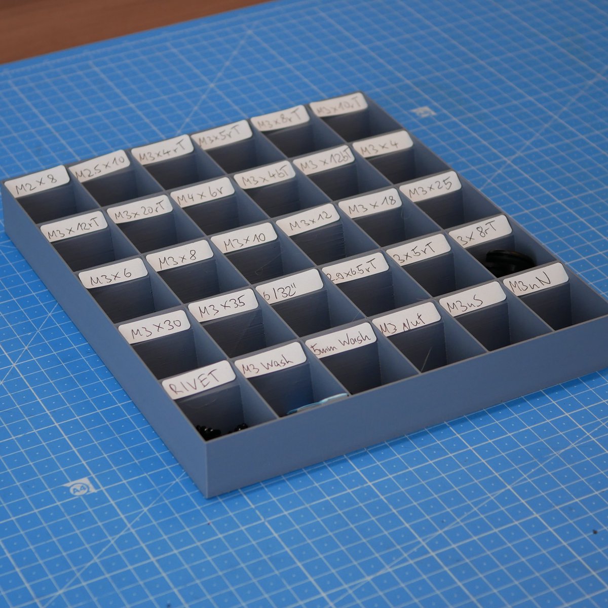 247_printing's tweet image. Made a little 30-slot ergonomic organizer for fasteners during my CORE One build. Nothing fancy, but worked great for me and I was able to ditch the white bags :)
Video is coming later today.
STL download:
printables.com/model/1359251-…