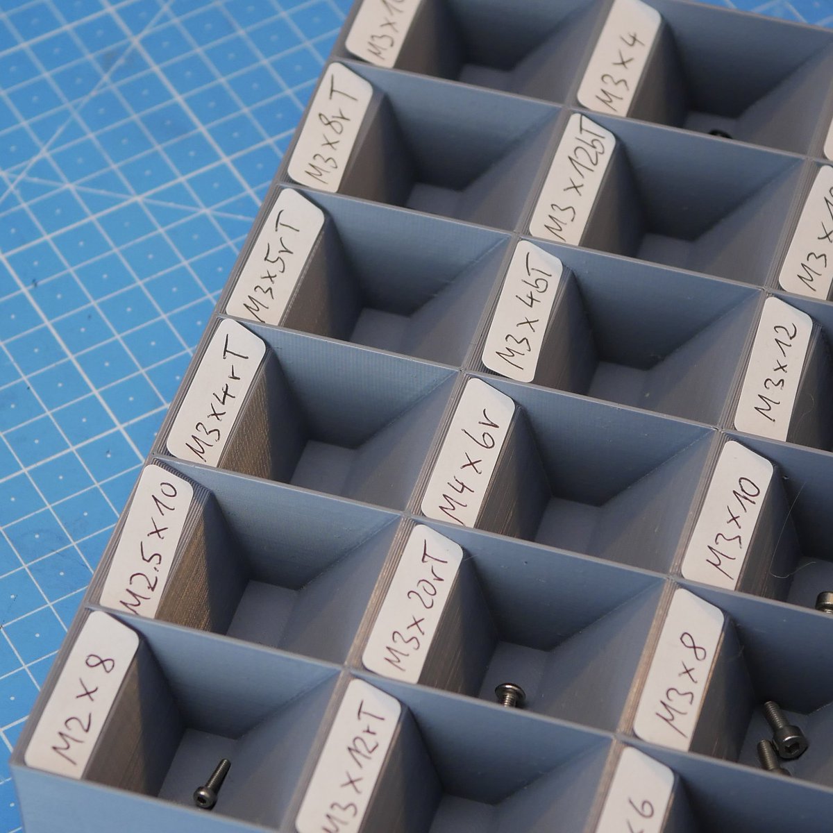 247_printing's tweet image. Made a little 30-slot ergonomic organizer for fasteners during my CORE One build. Nothing fancy, but worked great for me and I was able to ditch the white bags :)
Video is coming later today.
STL download:
printables.com/model/1359251-…