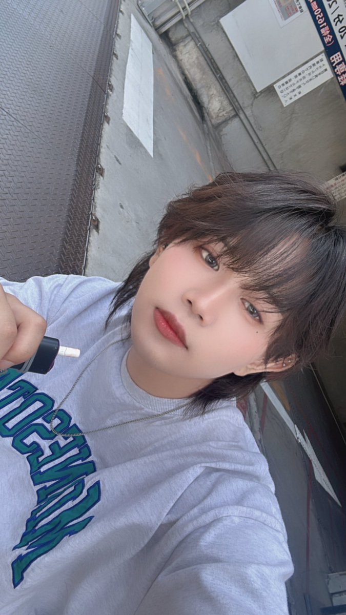 まる tweet media