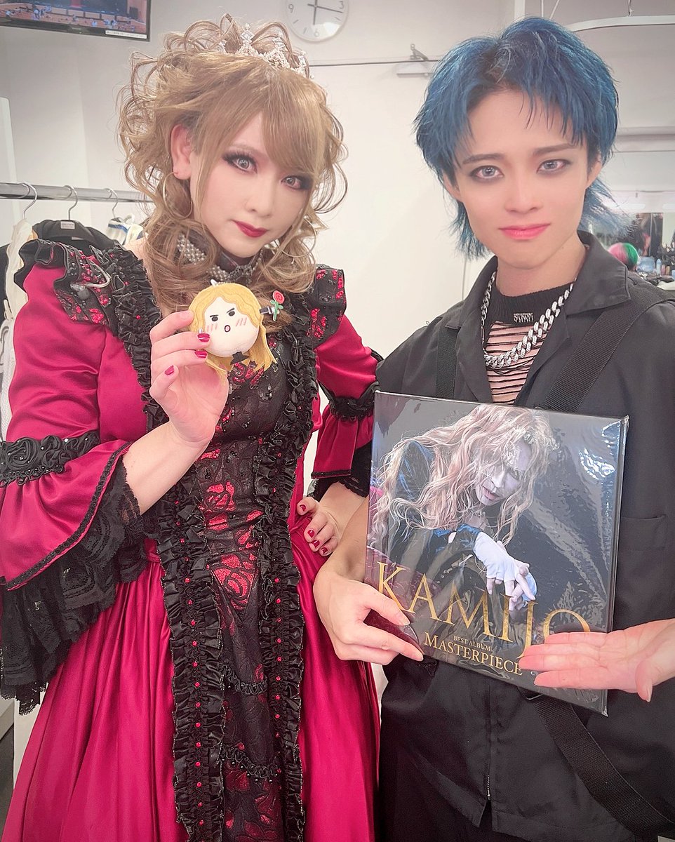 今回Versaillesのサポートをしてくれたのが響くん。
安定感、パッション、人柄とどれも一流ドラマーですね！
いきなりあんな舞台で大変だっただろうけど。。ありがとー✨
「ぢょ」を添えて。