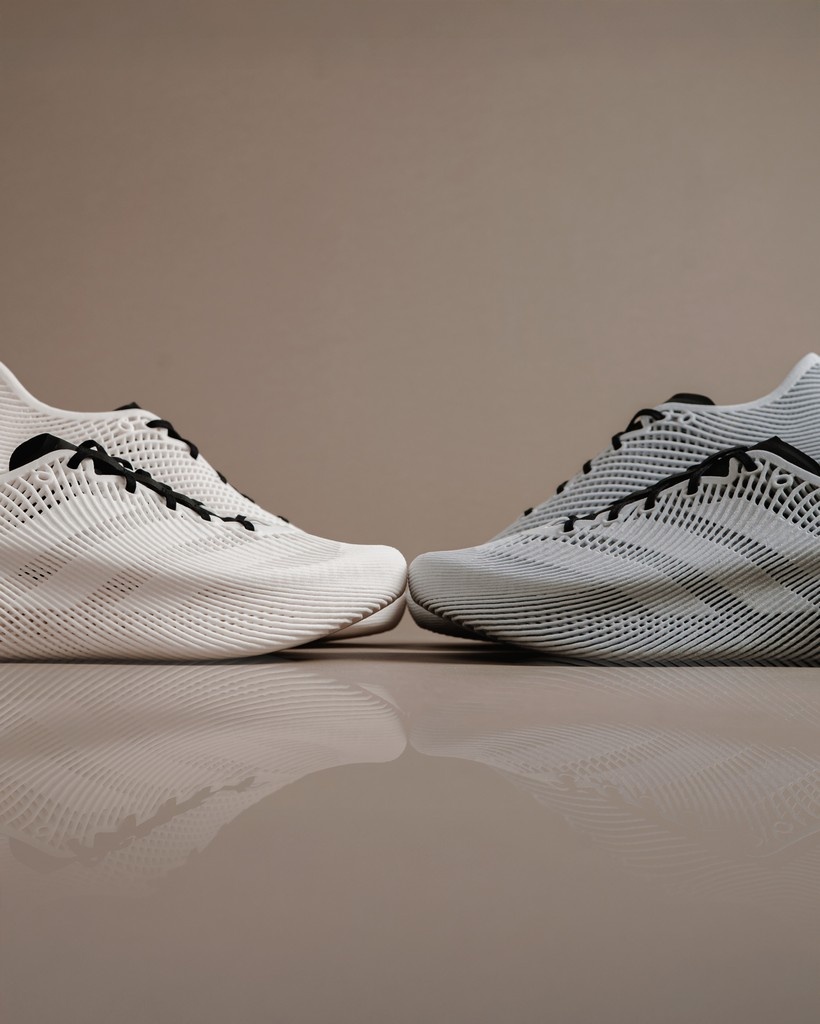 AFEWSTORE's tweet image. SHOP LINK ➡️ l8r.it/ChOf

Inspired by architectural grids, built for all-day breathability. The adidas CLIMACOOL Laced wraps your foot in 360° airflow and effortless comfort — no distractions, just performance.

#CLIMACOOL #adidasOriginals #StayCool #StreetStyle