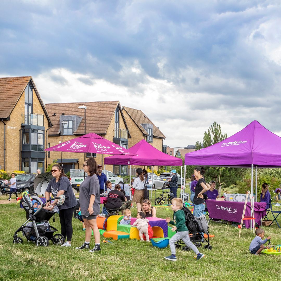 TheParksTrust's tweet image. Join our Parkland Plays this August!
These accessible play sessions are free and feature crafts, lawn games, sensory experiences & more.
🌳 6 Aug – Oakgrove
🌳 13 Aug – Caldecotte Lake
🌳 20 Aug – Stanton Low
🌳 27 Aug – Fairfields
View all events: theparkstrust.com/events/