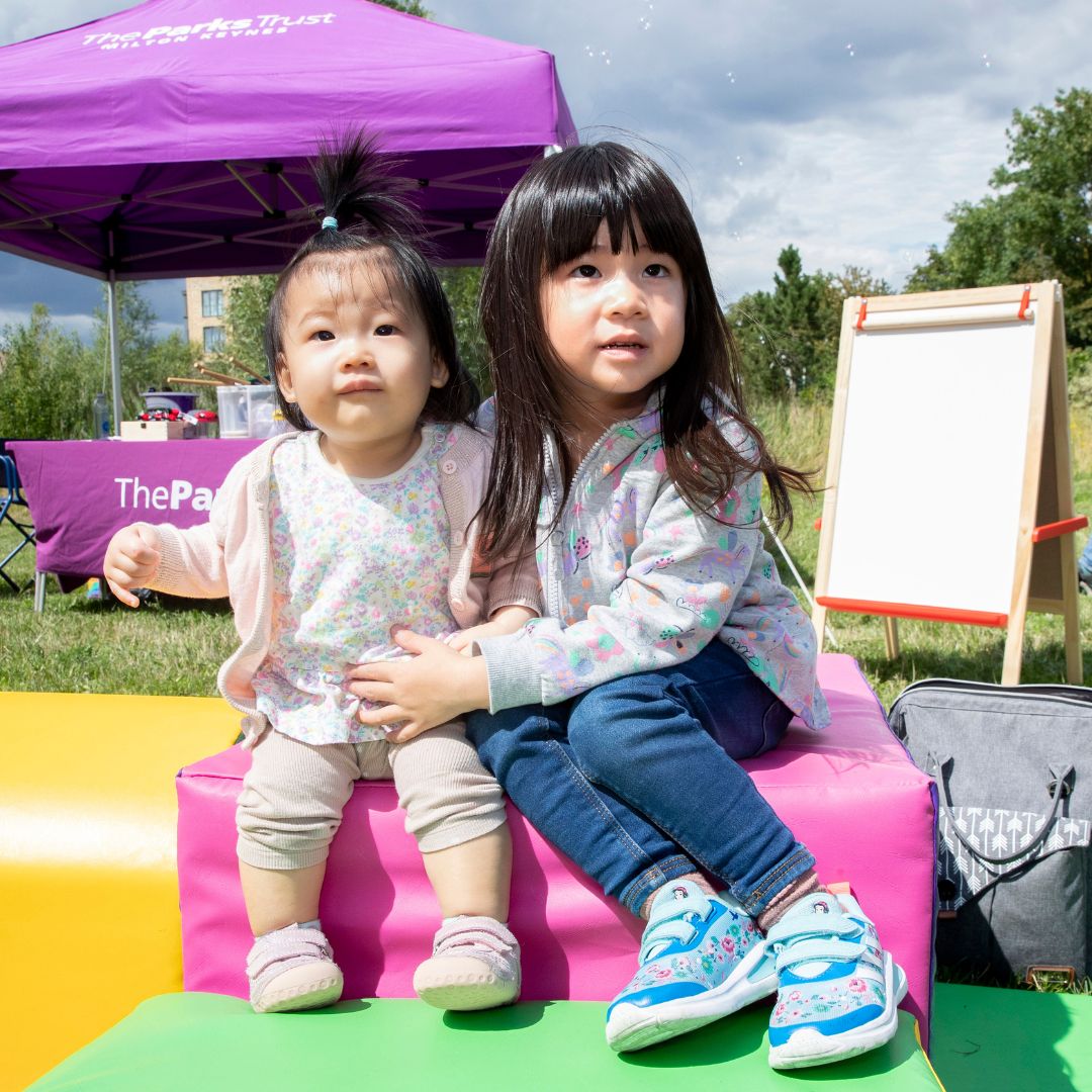 TheParksTrust's tweet image. Join our Parkland Plays this August!
These accessible play sessions are free and feature crafts, lawn games, sensory experiences & more.
🌳 6 Aug – Oakgrove
🌳 13 Aug – Caldecotte Lake
🌳 20 Aug – Stanton Low
🌳 27 Aug – Fairfields
View all events: theparkstrust.com/events/