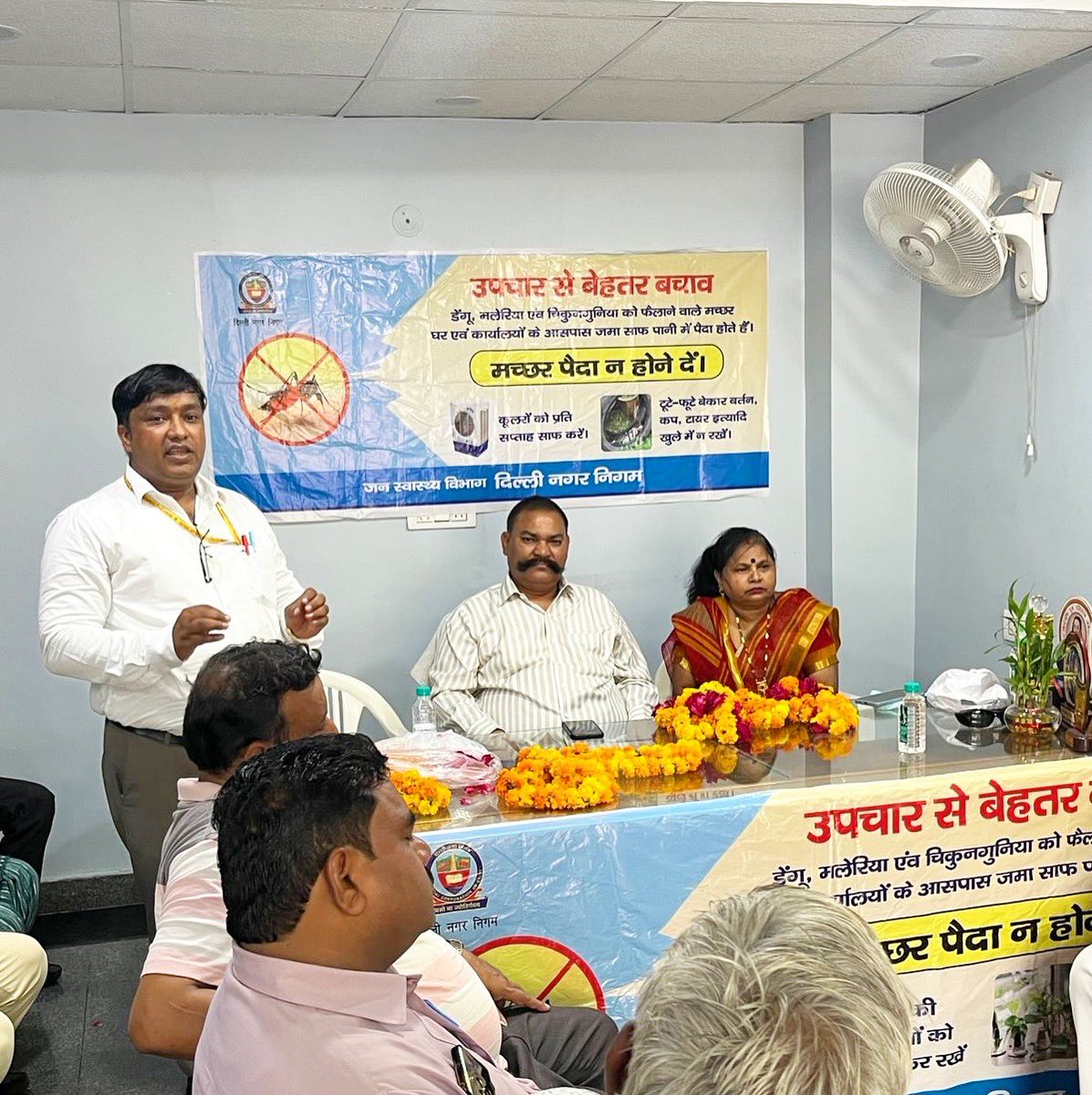 ChoudharyBalra4's tweet image. मलेरिया डिपार्टमेंट के साथ मिलकर डेंगू अवेयरनेस प्रोग्राम किया और लोगों को जागरूक किया ,  डेंगू के मच्छर से बचाव कैसे किया जाए और डेंगू के मच्छर को पैदा होने से कैसे रोका जा सके ।

#mcd #dengueawareness #governmentprograms #health #choudharybalraj