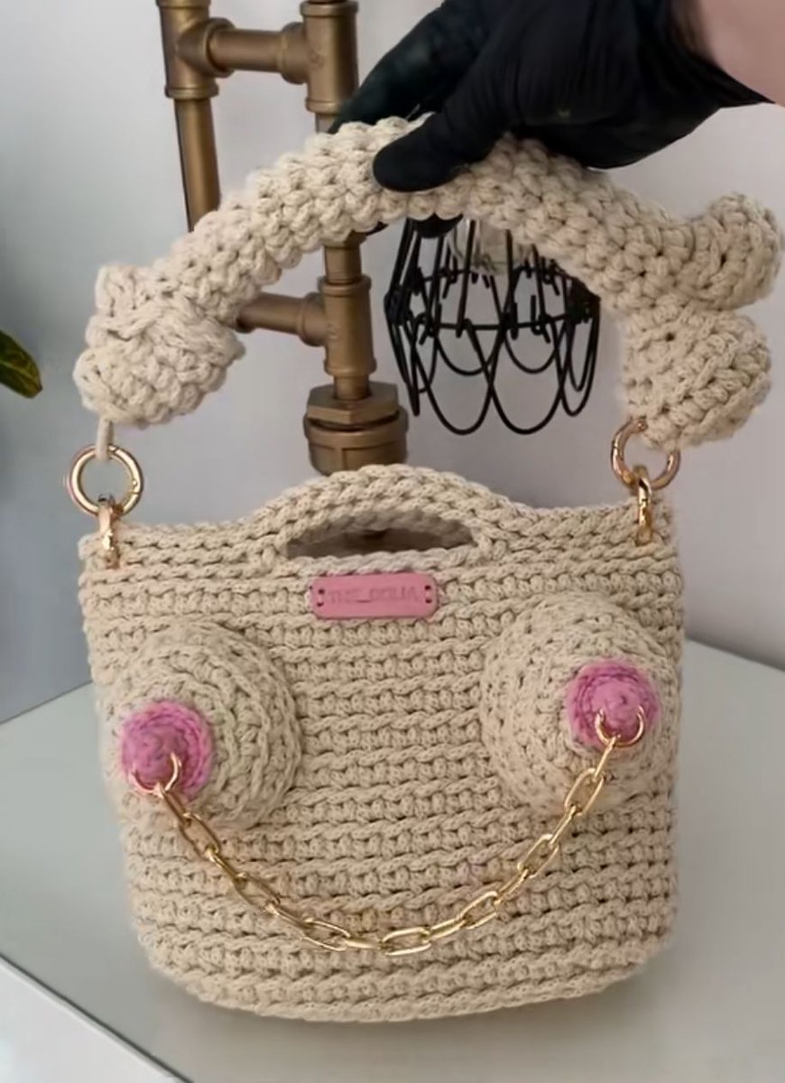 Дівчатка, хто з вас загубив?