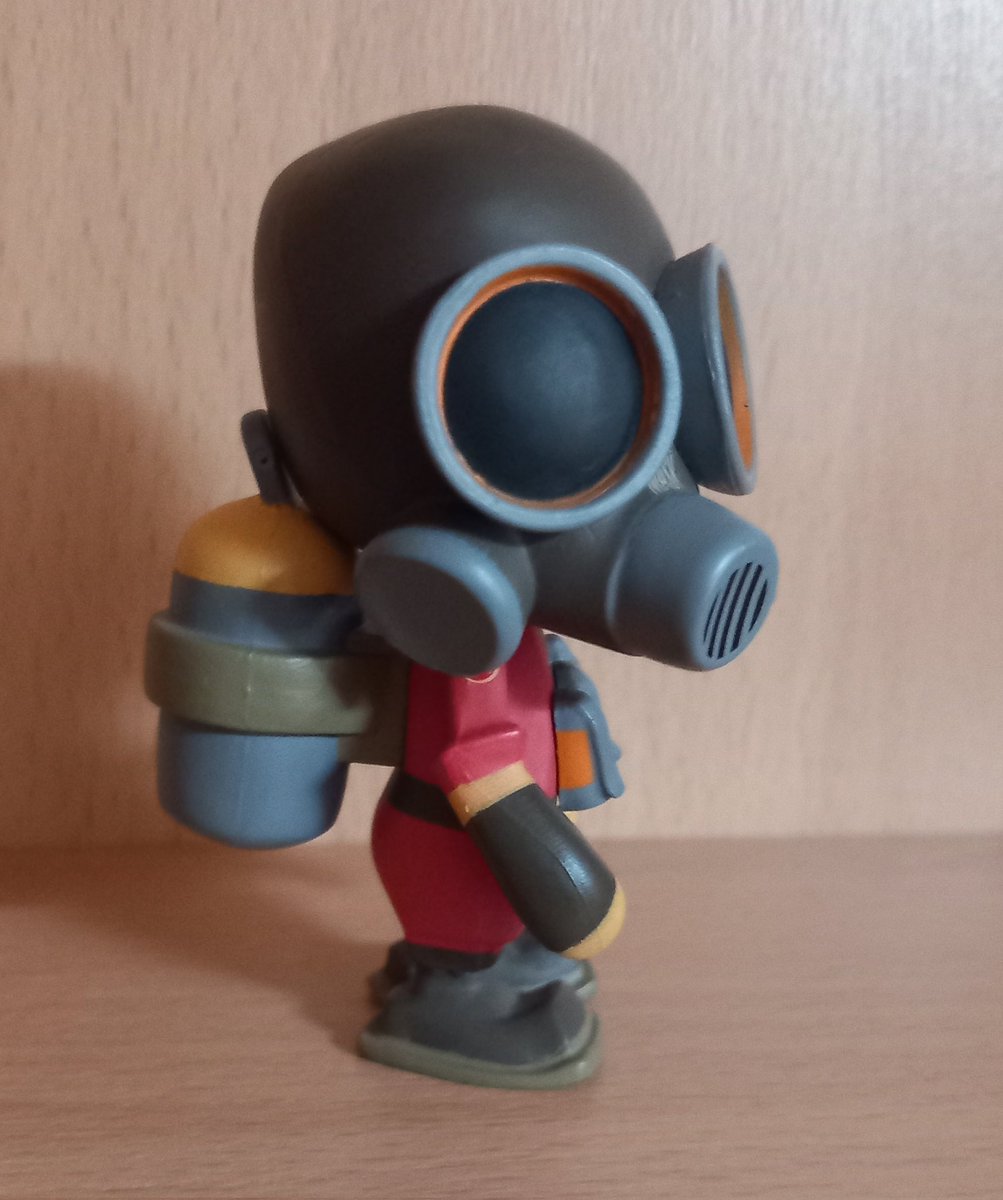 Okie_Ukie's tweet image. can someone explain to me why they gave portable mercs pyro a butt. none of the other figures have a butt its only pyro