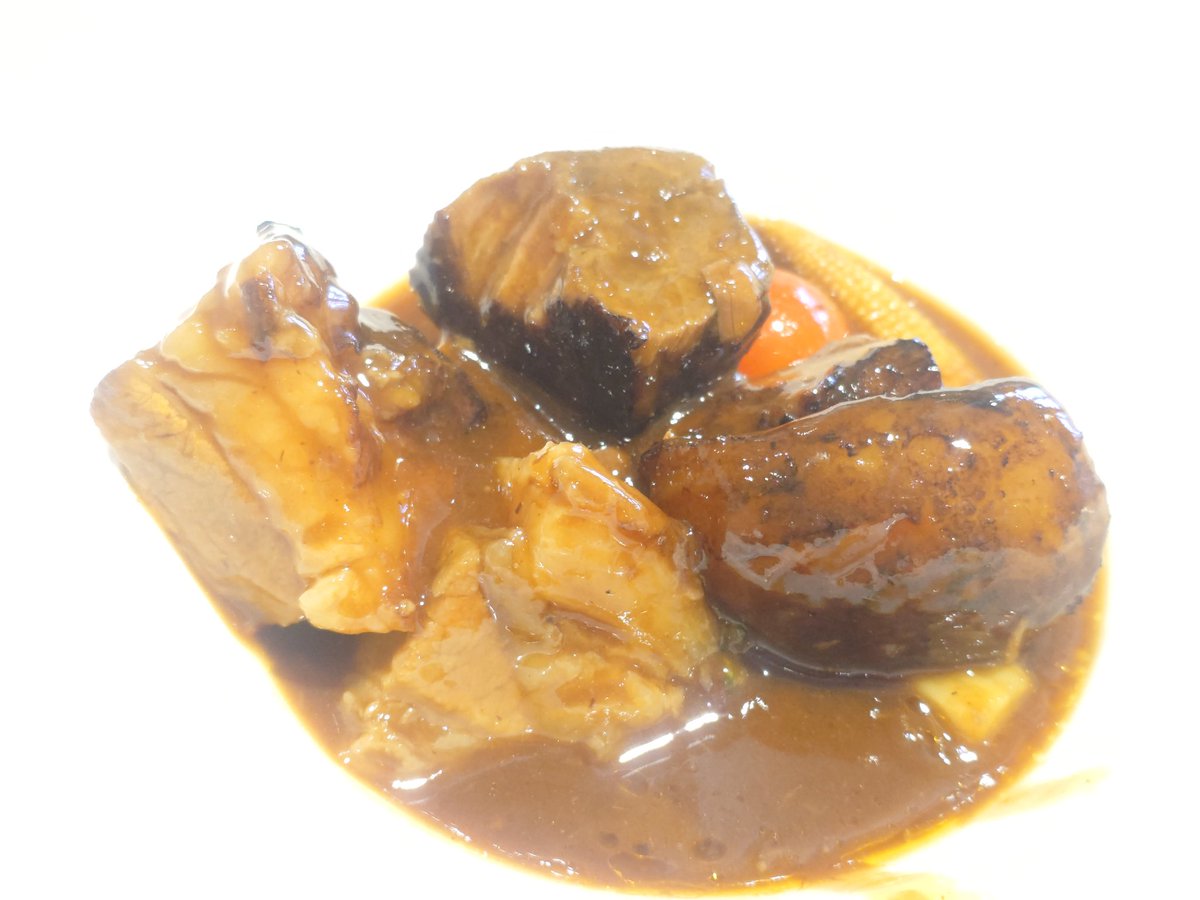 tdrblognote's tweet image. 鶏もも肉のクリームコーンシチュー　チェダーチーズ風味

北海道産牛のブルギニョン　赤ワイン煮込み