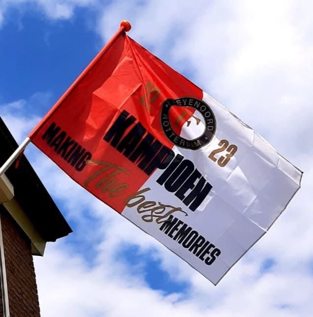 Er is er één jarig hoera hoera! Feyenoorders van harte gefeliciteerd met onze club!!! 
❤️🤍🖤