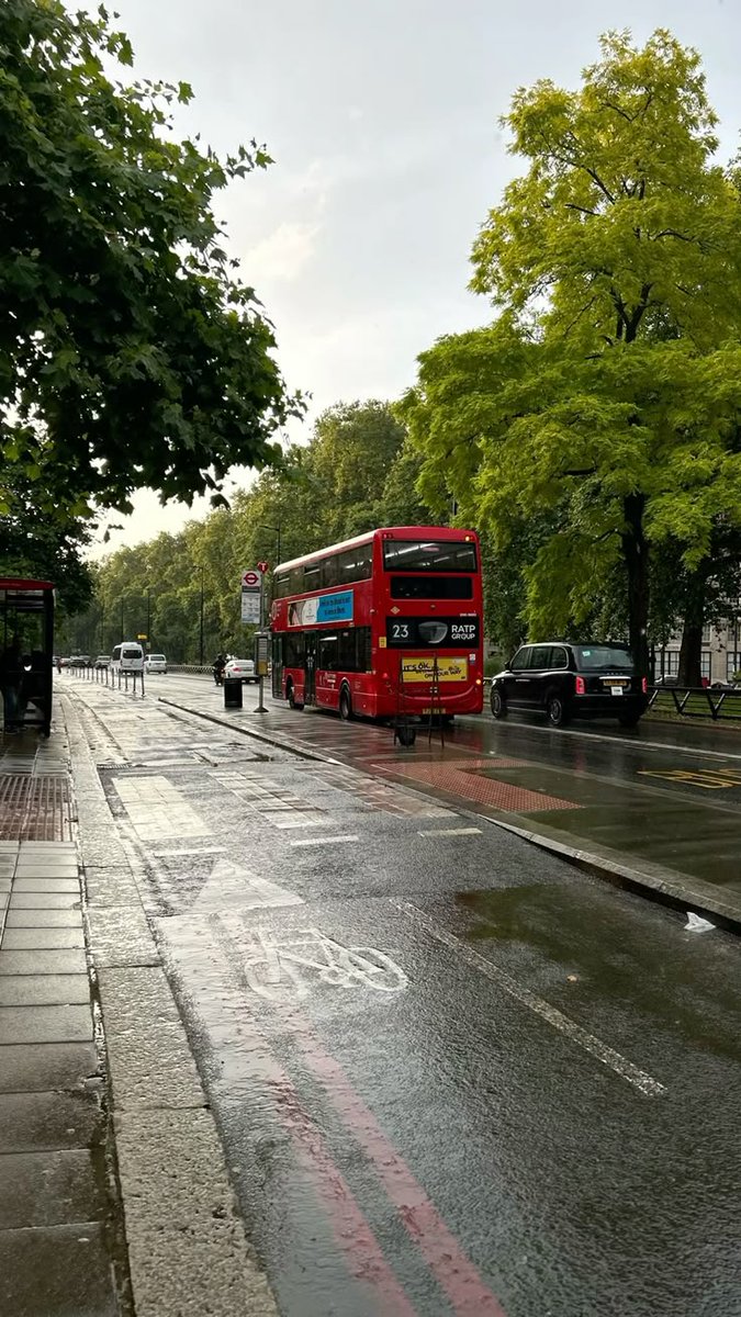 Only in London can you experience such a dramatic downpour☺🥰