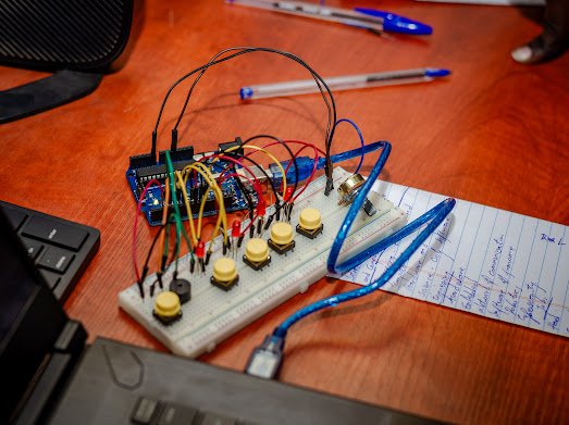 AcesKnust's tweet image. ๐A visit to Asanteman SHS - 3rd Session
The Arduino team led the students through hands-on projects.
Students were allowed to do the connections themselves with guidance from their supervisors.
It was impacted ๐ฅ๐ฅ๐ฅ