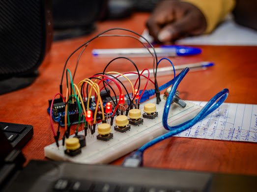 AcesKnust's tweet image. ๐A visit to Asanteman SHS - 3rd Session
The Arduino team led the students through hands-on projects.
Students were allowed to do the connections themselves with guidance from their supervisors.
It was impacted ๐ฅ๐ฅ๐ฅ