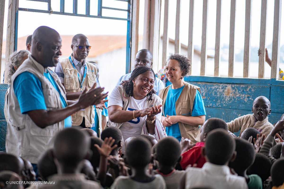 UNICEFDRC's tweet image. En mission à l’est de la #RDC, @LelmiU a visité les camps de Kigonze et Salama. Santé, nutrition, WASH, espaces sûrs, kits essentiels : l’UNICEF reste sur le terrain, mais la réponse est fragilisée par des ressources de + en + limitées.
#PourChaqueEnfant, des solutions durables.