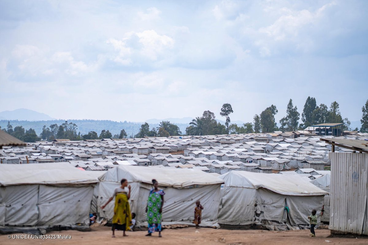 UNICEFDRC's tweet image. En mission à l’est de la #RDC, @LelmiU a visité les camps de Kigonze et Salama. Santé, nutrition, WASH, espaces sûrs, kits essentiels : l’UNICEF reste sur le terrain, mais la réponse est fragilisée par des ressources de + en + limitées.
#PourChaqueEnfant, des solutions durables.