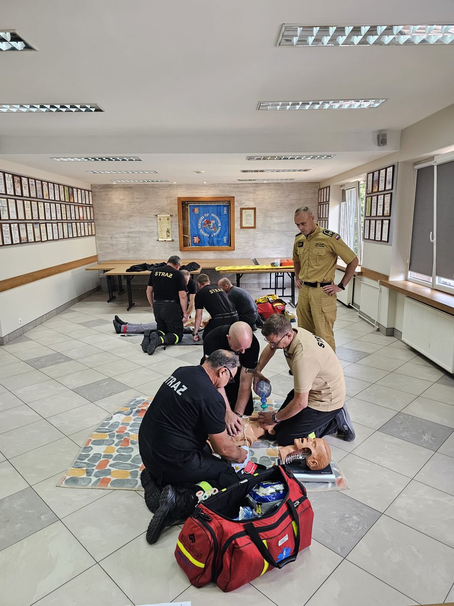 KW PSP Białystok (@kwpsp_bialystok) on Twitter photo 📌W dniach 15 - 16 lipca br. w <a href="/PSP_WysMaz/">KP PSP Wys. Maz.</a> odbyły się egzaminy potwierdzające tytuł ratownika z zakresu kwalifikowanej pierwszej pomocy dla druhów ochotników z terenu powiatów wysokomazowieckiego oraz hajnowskiego.
<a href="/KP_PSP_Hajnowka/">KP PSP Hajnówka</a>
<a href="/KGPSP/">Państwowa Straż Pożarna</a>
<a href="/prew_spol_psp/">Prewencja Społeczna Państwowej Straży Pożarnej</a> 📌W dniach 15 - 16 lipca br. w <a href="/PSP_WysMaz/">KP PSP Wys. Maz.</a> odbyły się egzaminy potwierdzające tytuł ratownika z zakresu kwalifikowanej pierwszej pomocy dla druhów ochotników z terenu powiatów wysokomazowieckiego oraz hajnowskiego.
<a href="/KP_PSP_Hajnowka/">KP PSP Hajnówka</a>
<a href="/KGPSP/">Państwowa Straż Pożarna</a>
<a href="/prew_spol_psp/">Prewencja Społeczna Państwowej Straży Pożarnej</a>