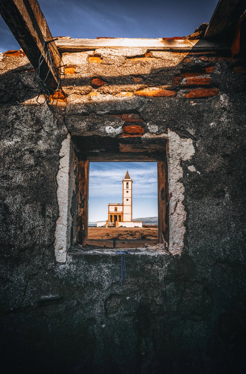 Gm

Sometimes the view doesn’t make sense until I frame it through my lens.
Maybe life works the same way.