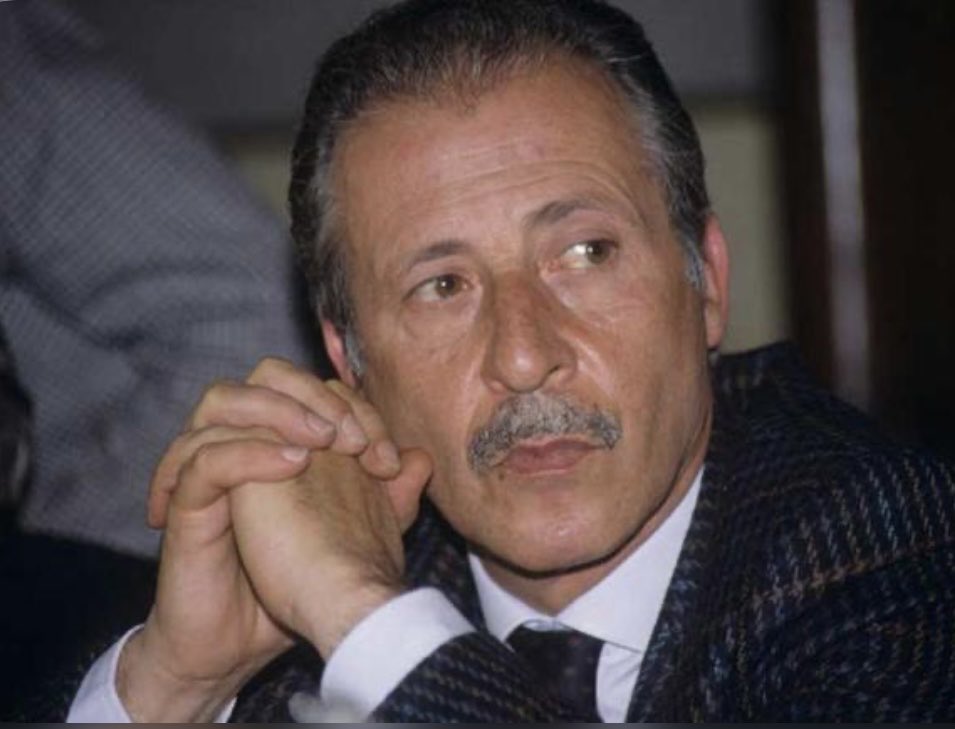 fogna_la's tweet photo. Conoscere i #mandanti, quelli veri!, di #PortelladellaGinestra significherebbe conoscere i mandanti, quelli veri!, di #Capaci prima e via #dAmelio poi. Quelli veri! 🤷♂️
#PaoloBorsellino https://t.co/Qh18cwzKJ2