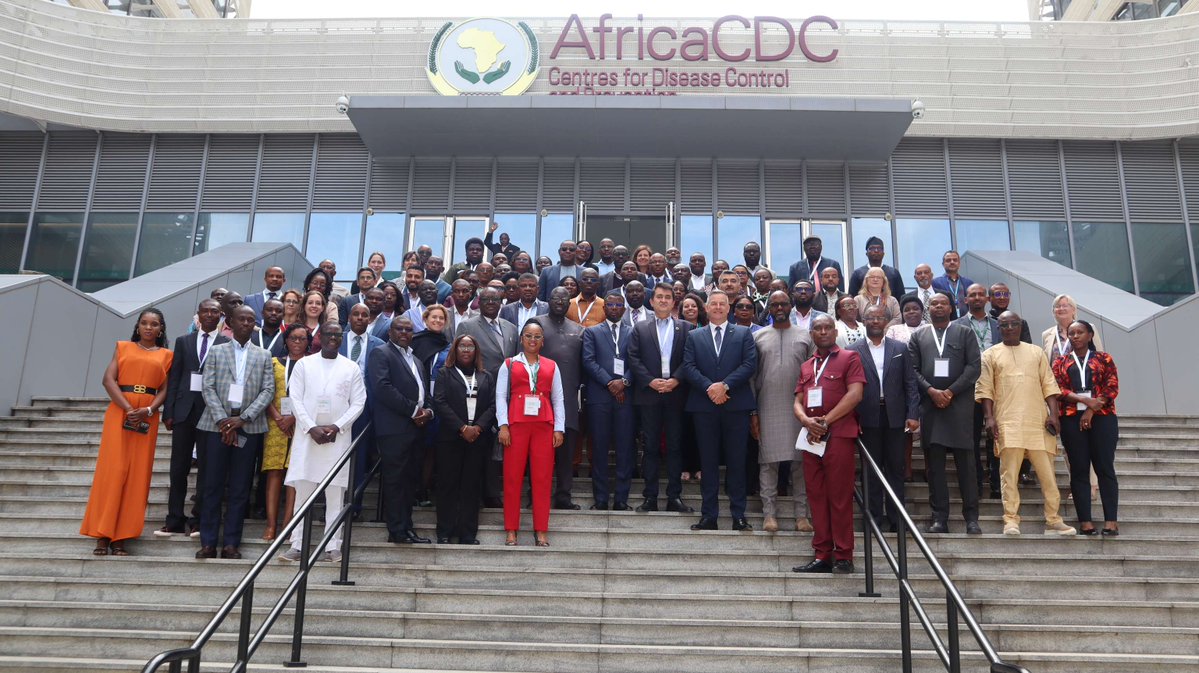 AfricaCDC's tweet image. This week, @AfricaCDC convened 19 @_AfricanUnion Member States & global partners (@WHO, @Gavi, @UNICEF, @GIZ_gmbh, @EU_HERA, @CEPIvaccines) to review #mpox vaccine rollout.
Together, they reviewed progress, shared lessons, and agreed on next steps to scale up vaccine access,…