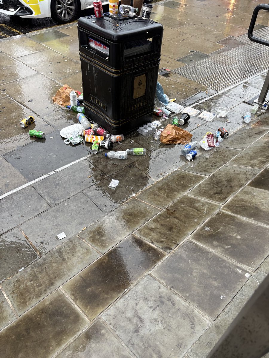 johnmcdonnellMP's tweet image. Bins overflowing in Hayes. These 2 are top of Church Road/Uxbridge Road & outside Hayes station.Reporting to council for action. Let’s try get on top of this mounting problem. Thank you to the council workers who are working hard to tackle this growing problem @Hillingdon