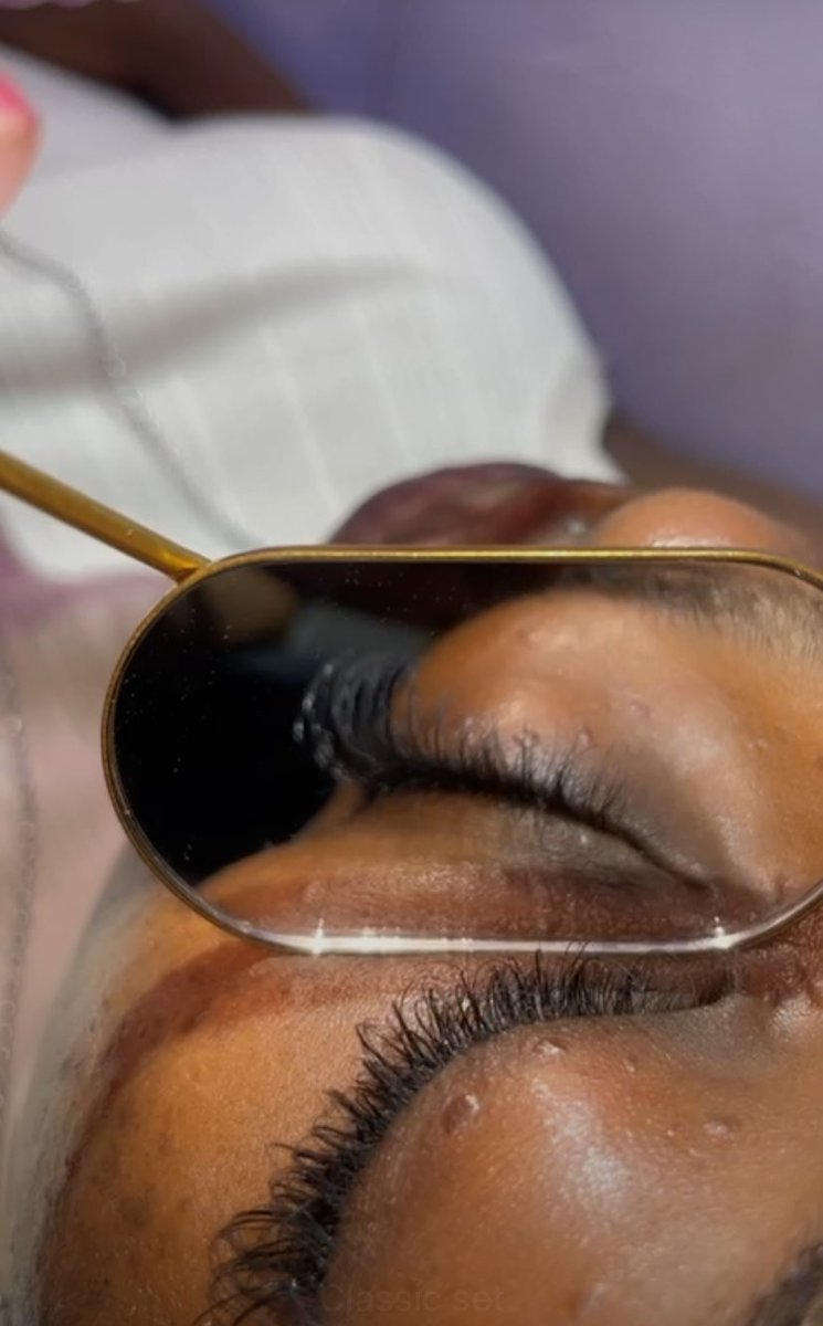 firstbornkenny's tweet image. Dreamy classic. Book appointment now!!!!!
#lashexension #lashes #beautyflames