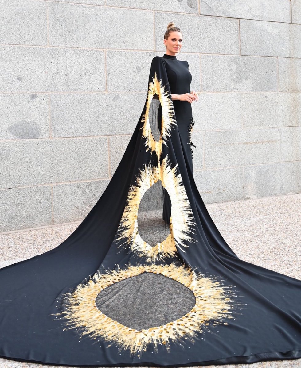 superbruu's tweet image. Espectacular Vanesa Romero vestida por Rubén Hernández en la alfombra roja de los #PremiosModaRTVE 👗 🤩