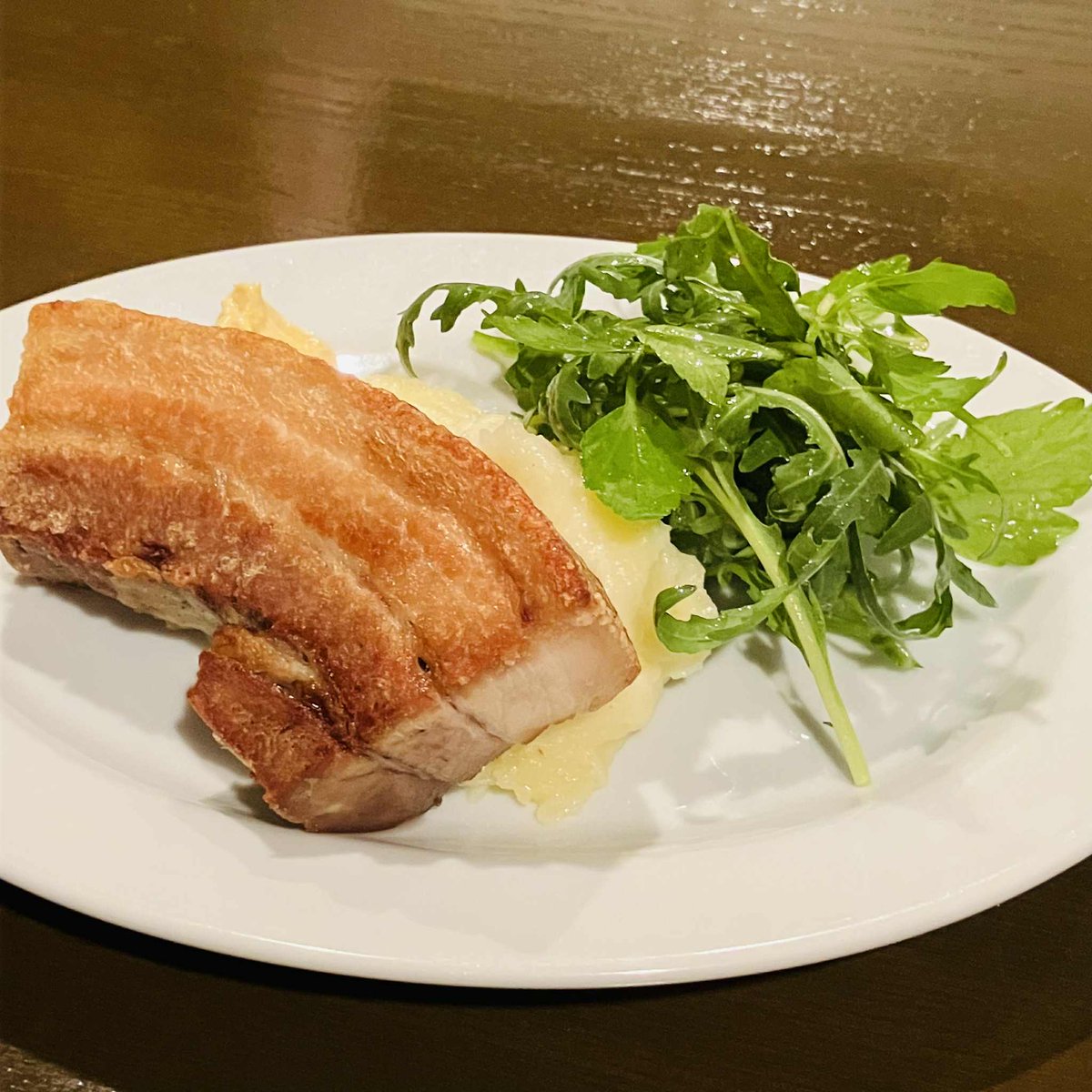 ant_n_bee's tweet photo. 【7/19(土)アントンビ―六本木店  17時-24時】
本日開栓はコチラ
箕面
「モンキー フィスト」
ブラックタイド
「モンスター ゴールド」

おすすめメニュー更新しております
【皮付き豚バラ肉のコンフィ】
ストロングスタイルな
ビストロ料理でいいんでないかい

https://t.co/ai2ZF3LXUN https://t.co/tmoN38GsGw
