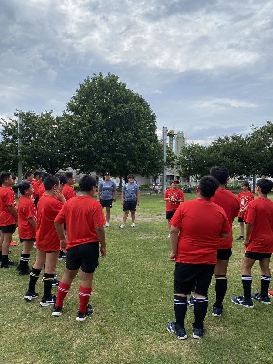 JapanRugbyMinna's tweet image. #太陽生命ラグビー1dayスクール では
"元日本代表選手"から直接指導を受けられるのもポイント☝️
本日のコーチは
元男子セブンズ日本代表 #築城昌拓 さん
元女子セブンズ日本代表 #藪内あゆみ さんです🔥🔥
#みんなでラグビー #福岡ラグビー