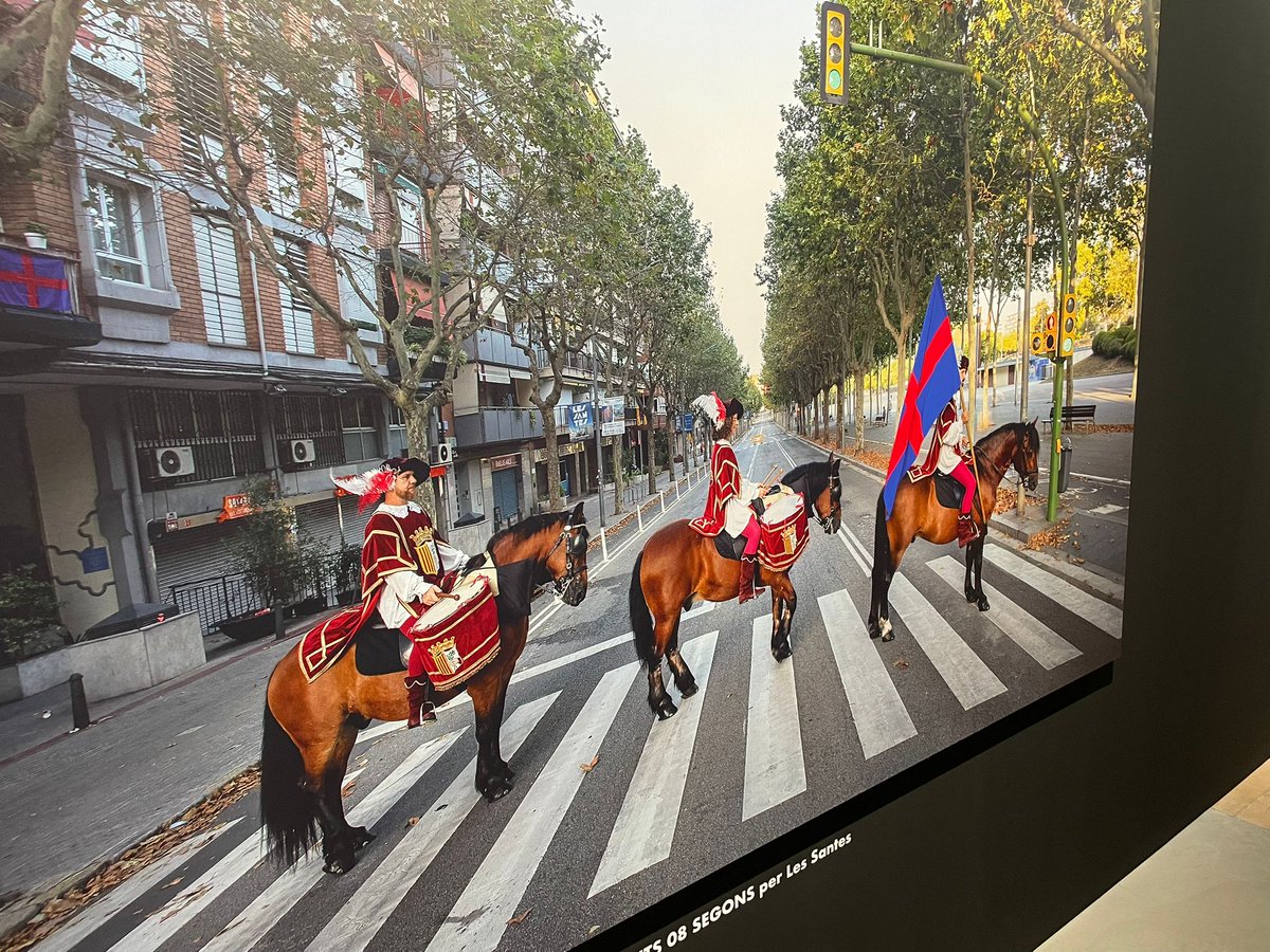 ercmataro's tweet image. La @KrisUbach va ser escollida per fer les fotografies de les Santes 202.
Ahir al vespre les va presentar a @macmatato.
Un treball excel·lent!! Enhorabona!

#LesSantes2025