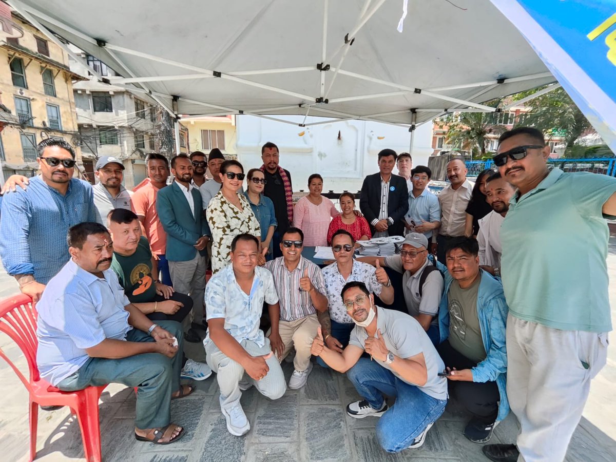 Himalayabiraj's tweet image. #हस्ताक्षरअभियान
रास्वपा काठमाडौं–९ को समन्वयमा वडा नं. २१, लगनमा हस्ताक्षर अभियान सम्पन्न।
जनताको साथ र समर्थनप्रति आभार।
#RSP #Kathmandu9 @party_swatantra