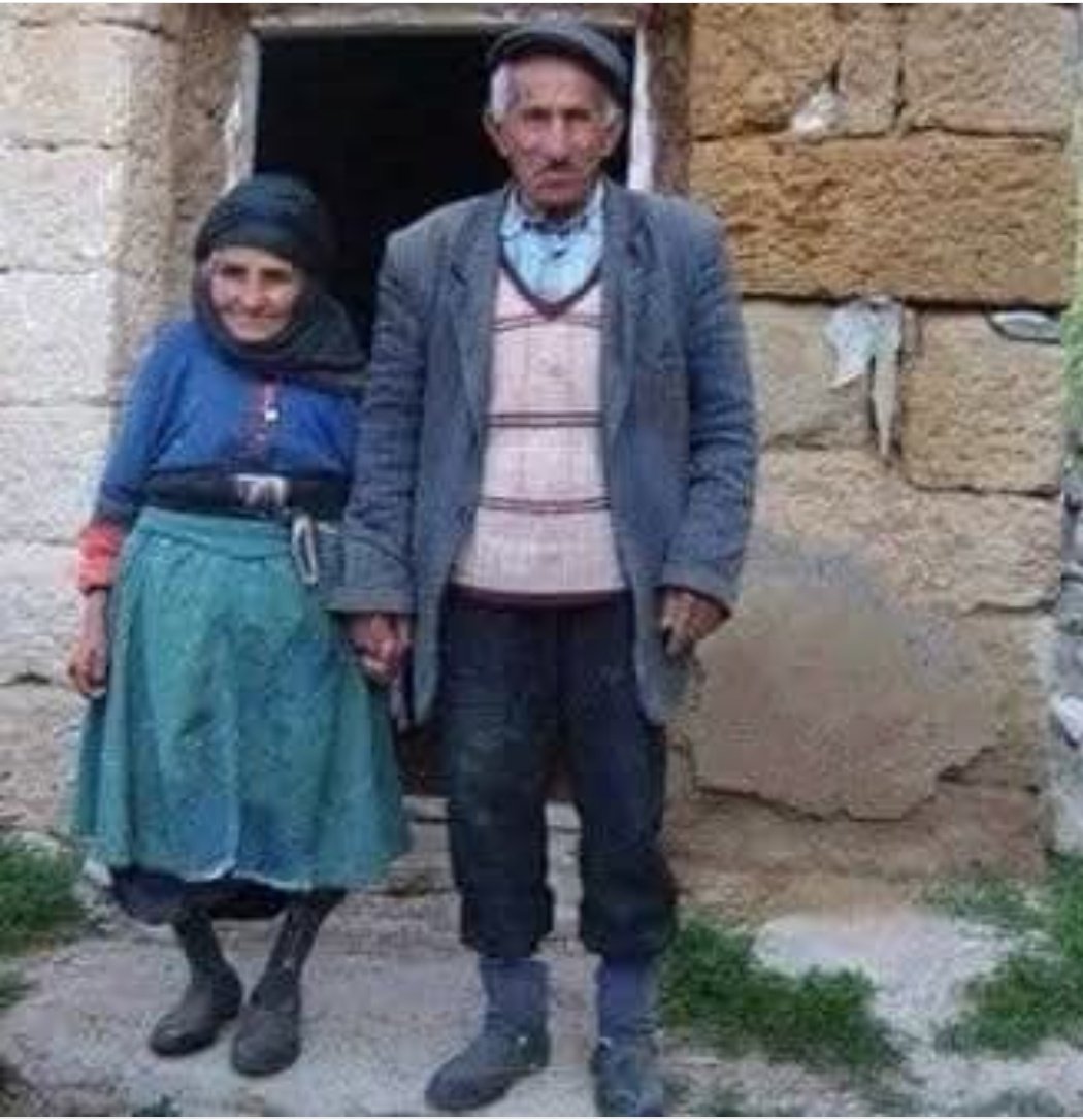 Bir yerimiz varsa bu dünyada 
Hersey insanca olmalı.
Sevmekte.. Yaşamakta...Ölmekte..
Mutlu hafta sonları diliyorum DOSTLAR 
#politika
#siyaset